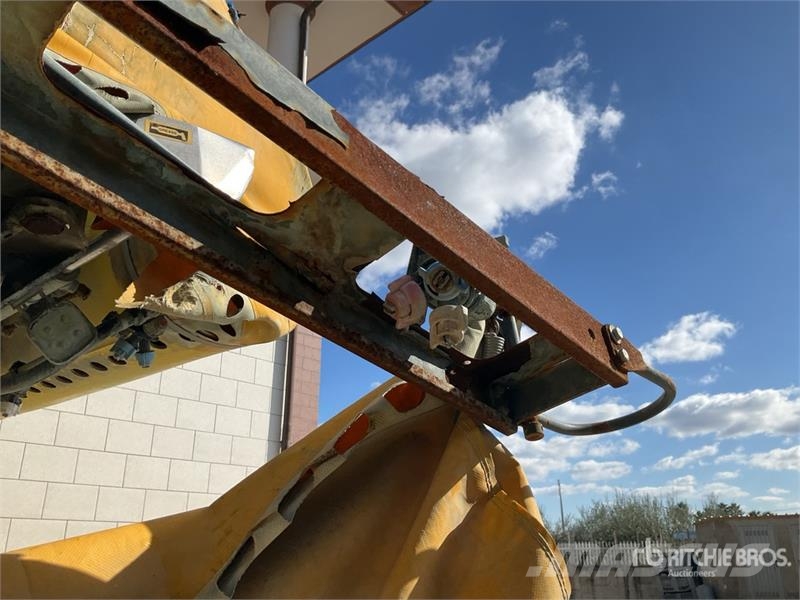 Caffini PRESTIGE 2200V 24 m S/A Pull-Type Sprayer Çekilir pülverizatörler