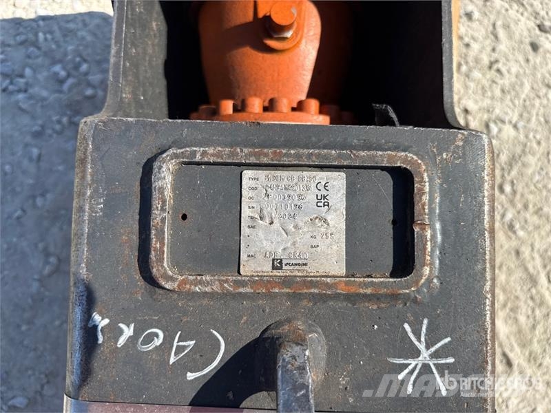Cangini CB250 Hydraulic Breaker Hidrauliniai kūjai / Trupintuvai
