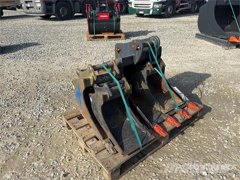 Cangini Qty of (4) Excavator Bucket دلاء