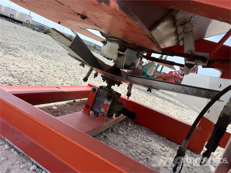  Carpo Fertilizer Spreader Пръскачки на торове