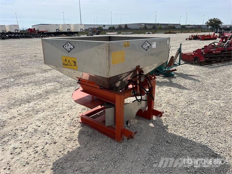  Carpo Fertilizer Spreader Пръскачки на торове