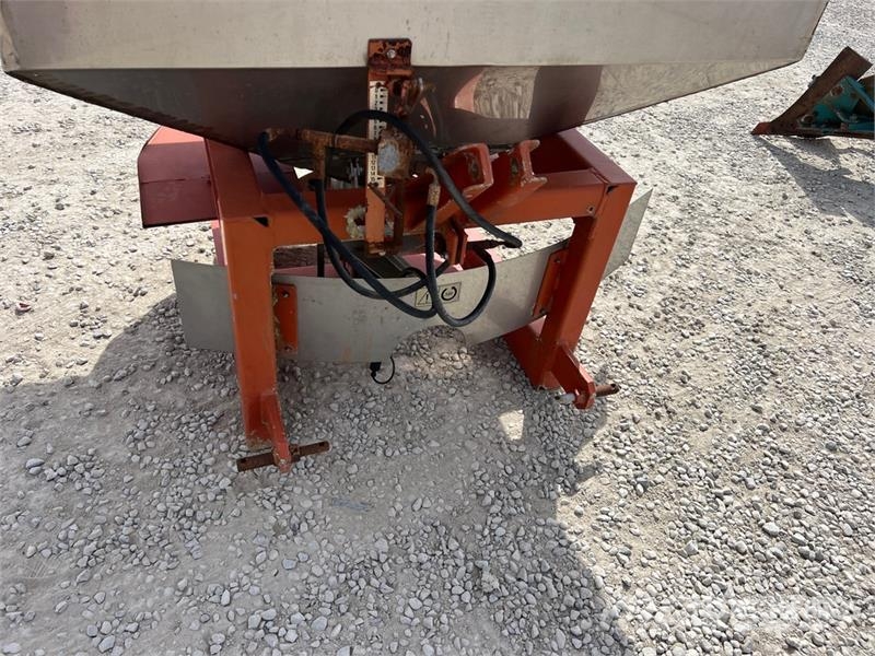  Carpo Fertilizer Spreader Пръскачки на торове