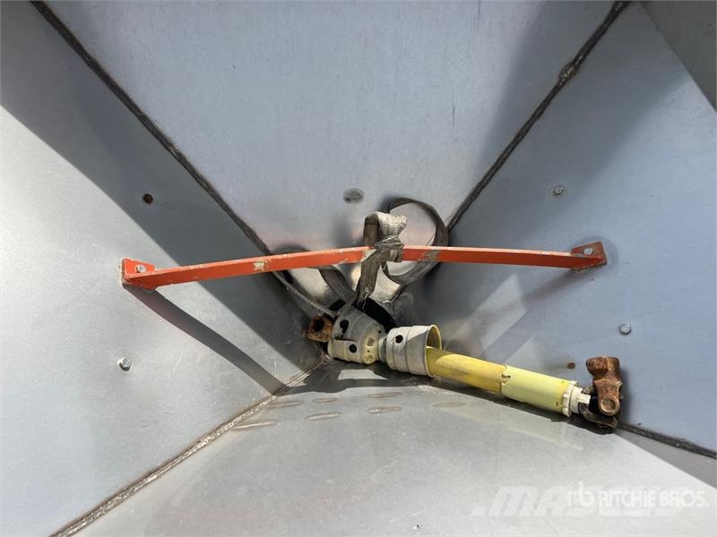  Carpo Fertilizer Spreader Пръскачки на торове