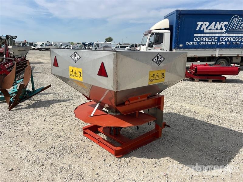  Carpo Fertilizer Spreader Пръскачки на торове