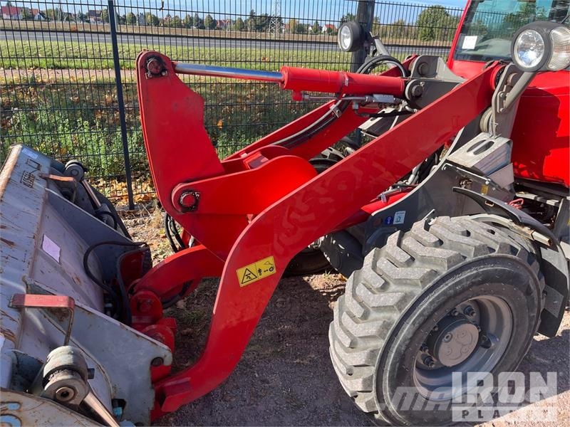 CASE 121F Wheel Loader Iekrāvēji uz riteņiem
