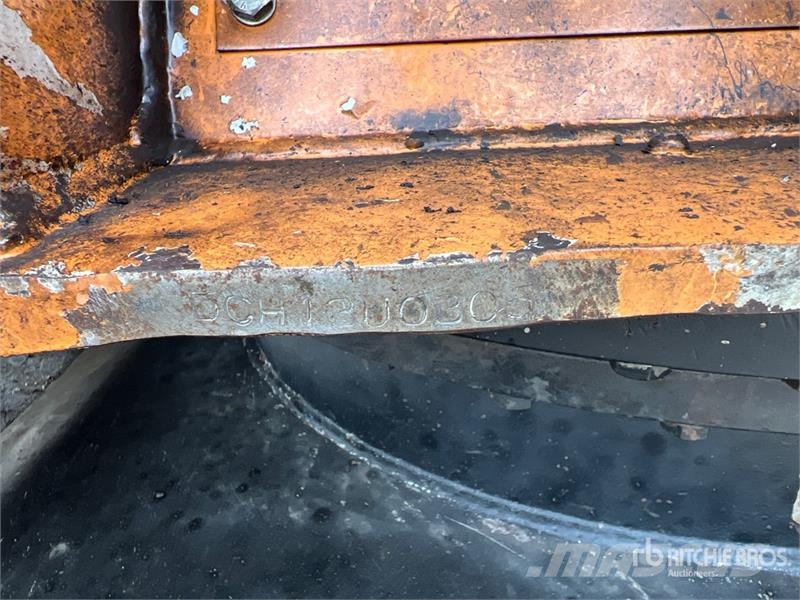 CASE 135SR Tracked Excavator 大型油圧ショベル12t以上(パワーショベル・ユンボ)