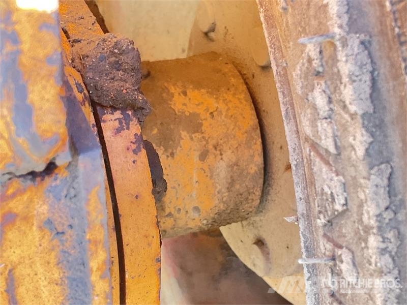 CASE 1825B Krautuvai su šoniniu pasukimu