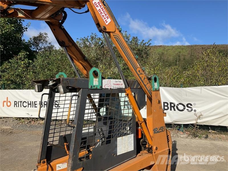 CASE 1825B Krautuvai su šoniniu pasukimu