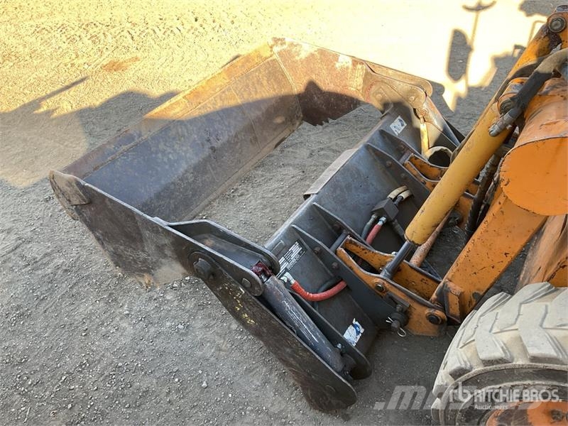 CASE 1825B Krautuvai su šoniniu pasukimu