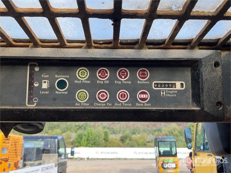 CASE 1825B Krautuvai su šoniniu pasukimu