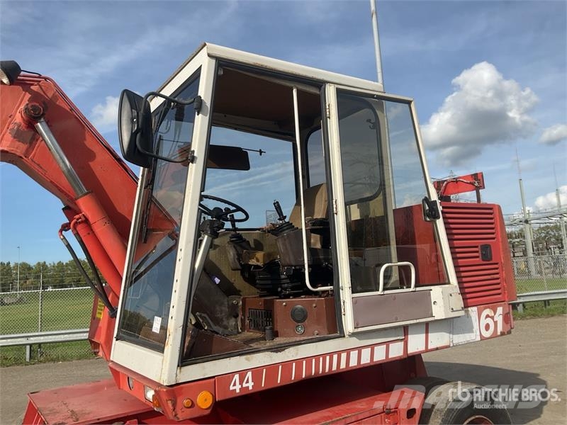CASE 61 P Wheel Excavator Wielgraafmachines