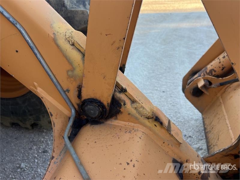 CASE 695 Super R 4x4x4 Chargeuse-Pelleteuse 4x4x4 Backh Rýpadlo-nakladače