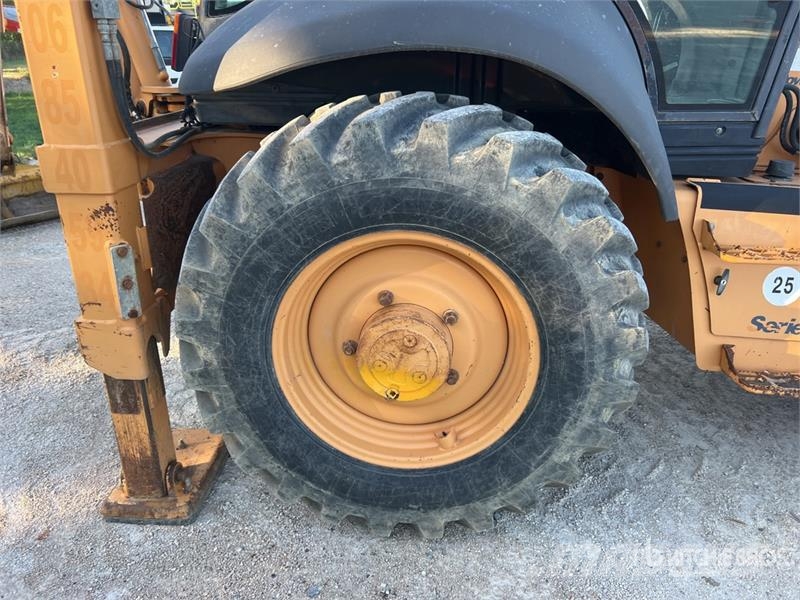 CASE 695 Super R 4x4x4 Chargeuse-Pelleteuse 4x4x4 Backh Rýpadlo-nakladače