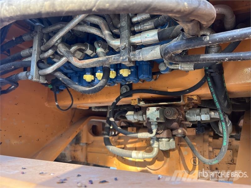 CASE 695 Super R 4x4x4 Chargeuse-Pelleteuse 4x4x4 Backh Rýpadlo-nakladače
