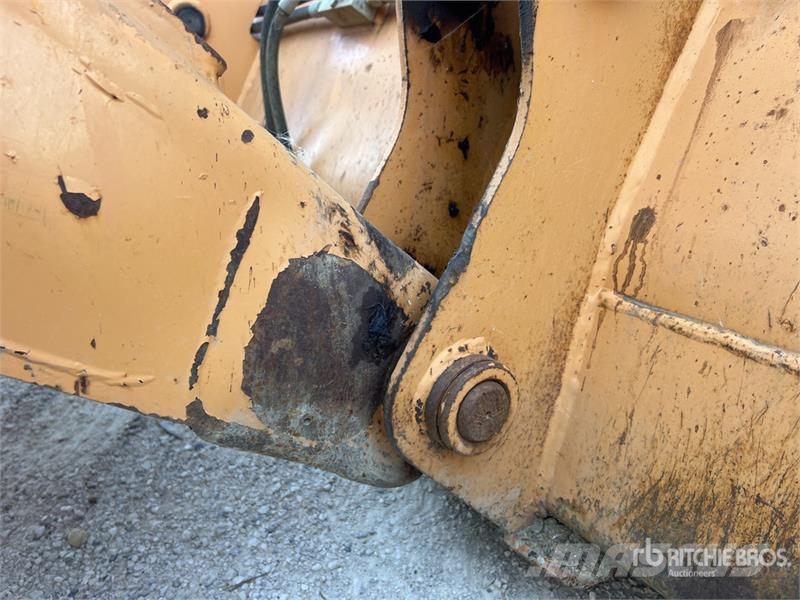 CASE 695 Super R 4x4x4 Chargeuse-Pelleteuse 4x4x4 Backh Rýpadlo-nakladače