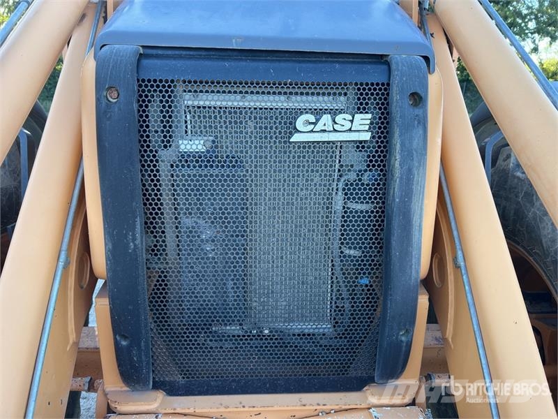 CASE 695 Super R 4x4x4 Chargeuse-Pelleteuse 4x4x4 Backh Rýpadlo-nakladače