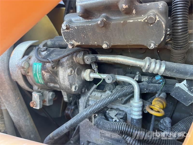 CASE 695 Super R 4x4x4 Chargeuse-Pelleteuse 4x4x4 Backh Rýpadlo-nakladače