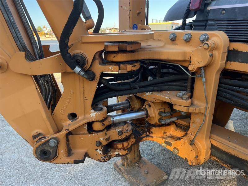 CASE 695 Super R 4x4x4 Chargeuse-Pelleteuse 4x4x4 Backh Rýpadlo-nakladače