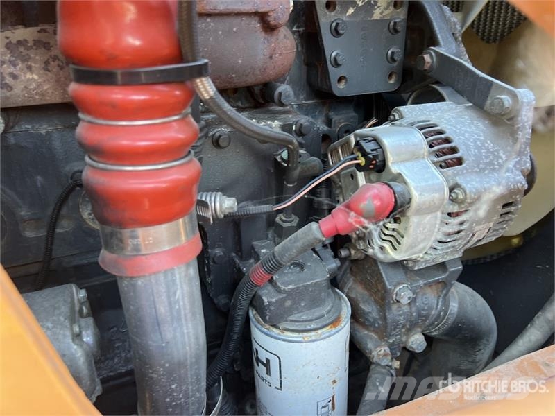 CASE 695 Super R 4x4x4 Chargeuse-Pelleteuse 4x4x4 Backh Rýpadlo-nakladače
