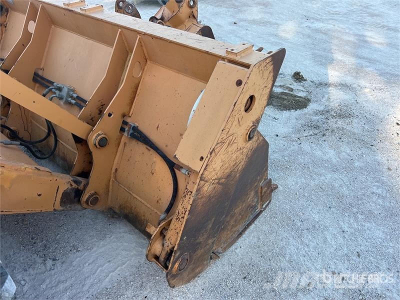 CASE 695 Super R 4x4x4 Chargeuse-Pelleteuse 4x4x4 Backh Rýpadlo-nakladače