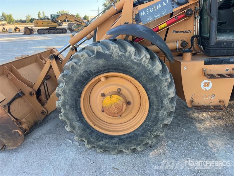 CASE 695 Super R 4x4x4 Chargeuse-Pelleteuse 4x4x4 Backh Rýpadlo-nakladače
