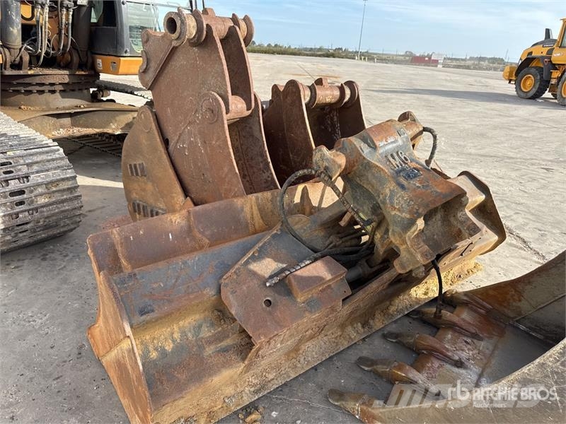 CASE CX250D Pelle Sur Chenille Tracked Excavator Bagri goseničarji