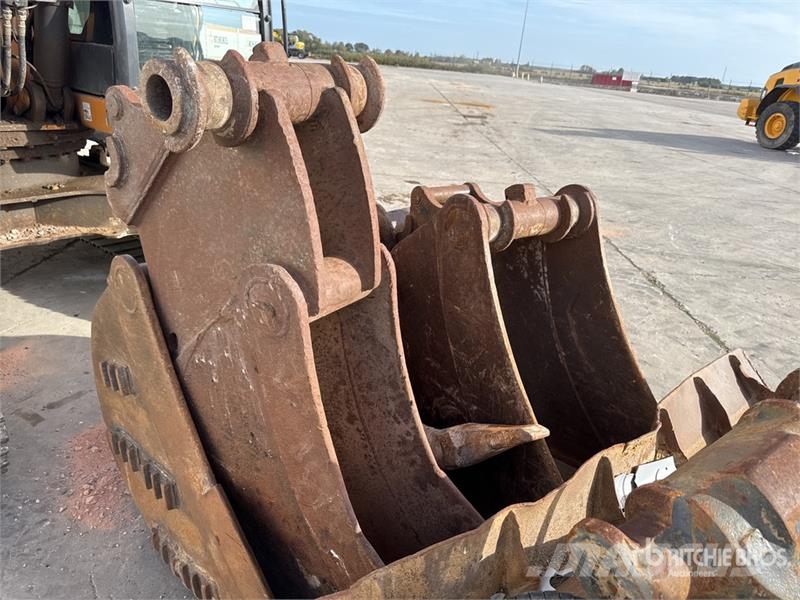 CASE CX250D Pelle Sur Chenille Tracked Excavator Bagri goseničarji