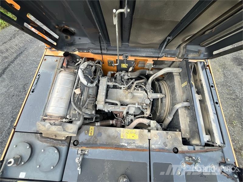 CASE CX250D Tracked Excavator Kāpurķēžu ekskavatori