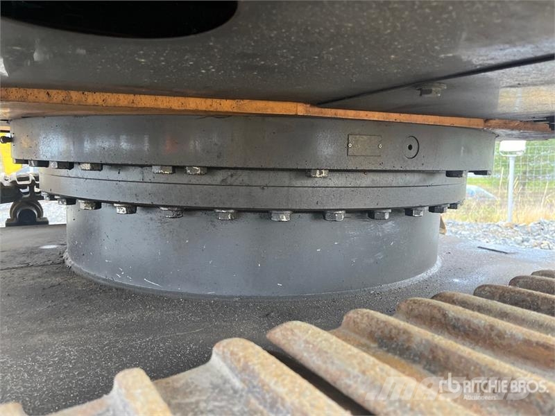 CASE CX250D Tracked Excavator Kāpurķēžu ekskavatori