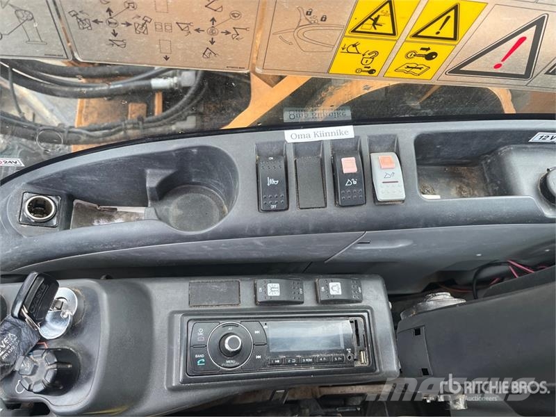 CASE CX250D Tracked Excavator Kāpurķēžu ekskavatori