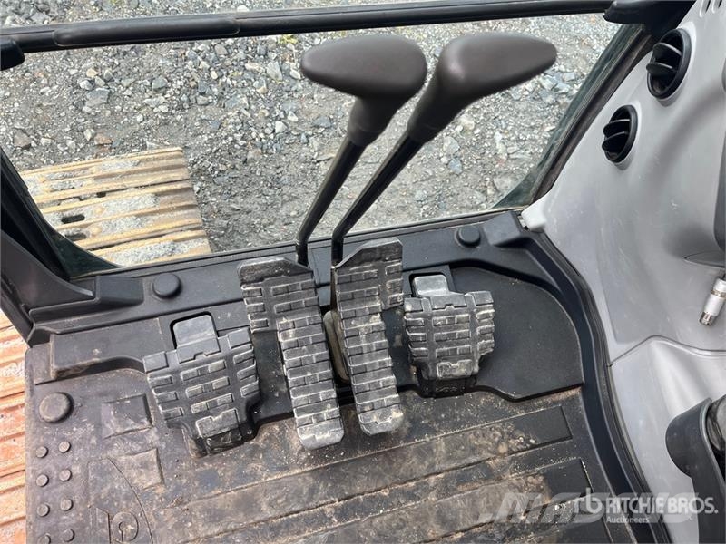 CASE CX250D Tracked Excavator Kāpurķēžu ekskavatori
