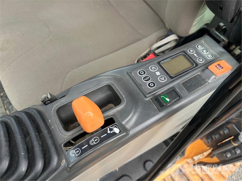 CASE CX250D Tracked Excavator Kāpurķēžu ekskavatori