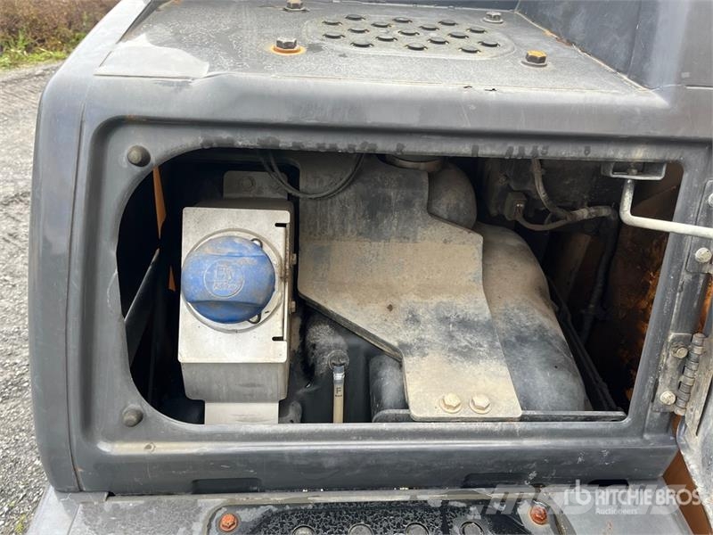 CASE CX250D Tracked Excavator Kāpurķēžu ekskavatori