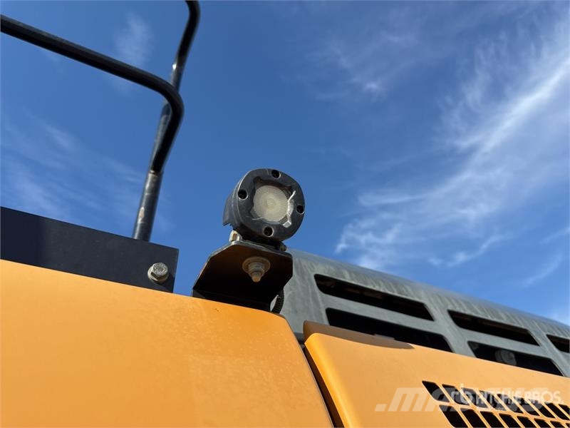 CASE CX300D Tracked Excavator Pásové rýpadlá