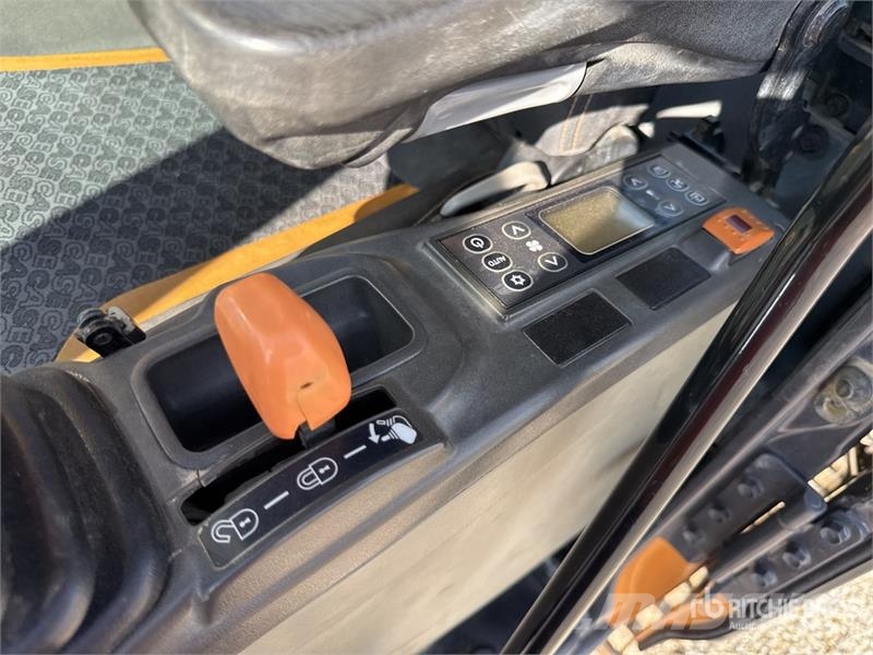 CASE CX300D Tracked Excavator Pásové rýpadlá