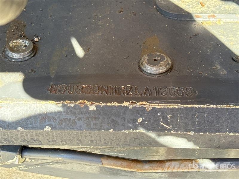CASE CX300D Tracked Excavator Pásové rýpadlá