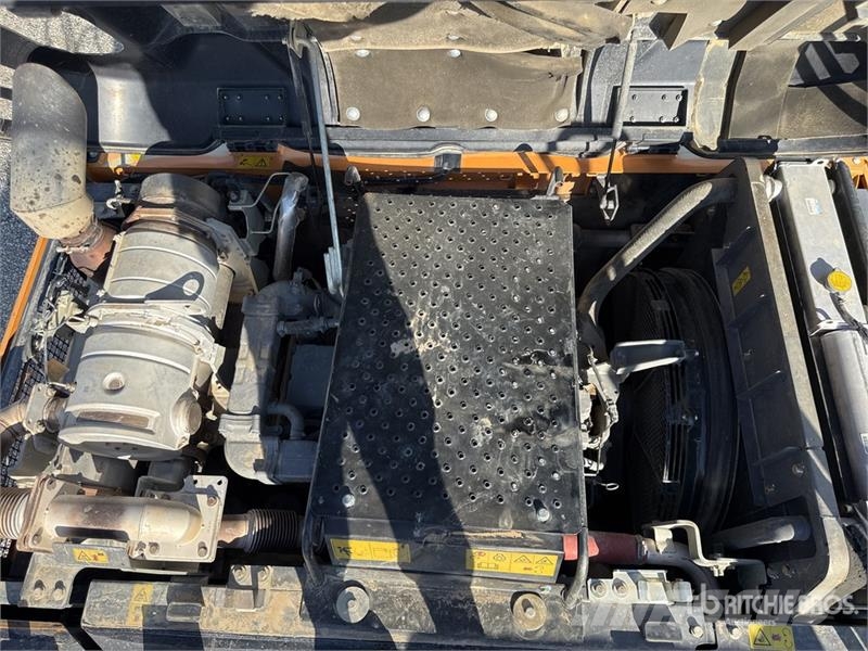 CASE CX300D Tracked Excavator Pásové rýpadlá