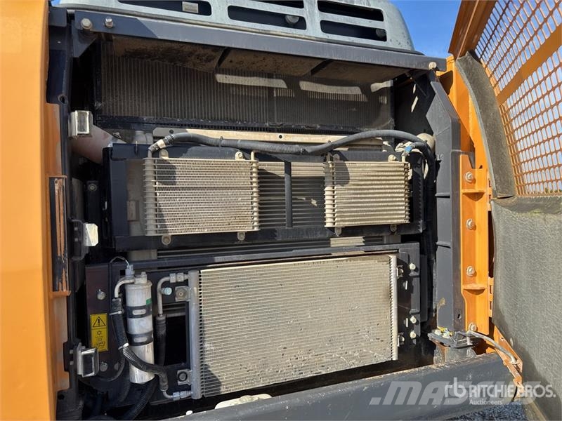 CASE CX300D Tracked Excavator Pásové rýpadlá