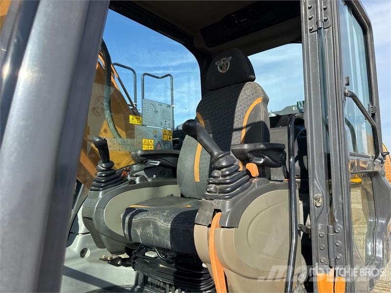 CASE CX300D Tracked Excavator Pásové rýpadlá