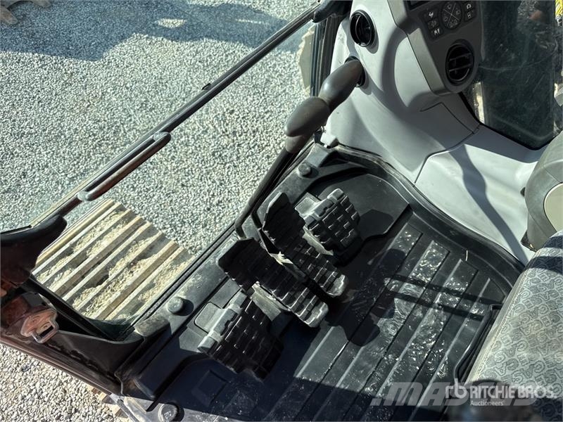 CASE CX300D Tracked Excavator Pásové rýpadlá