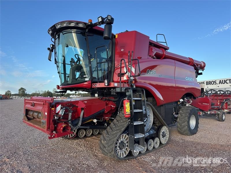 Case IH Axial Flow 8250 Harvest Command Combine Harvester Kombajni