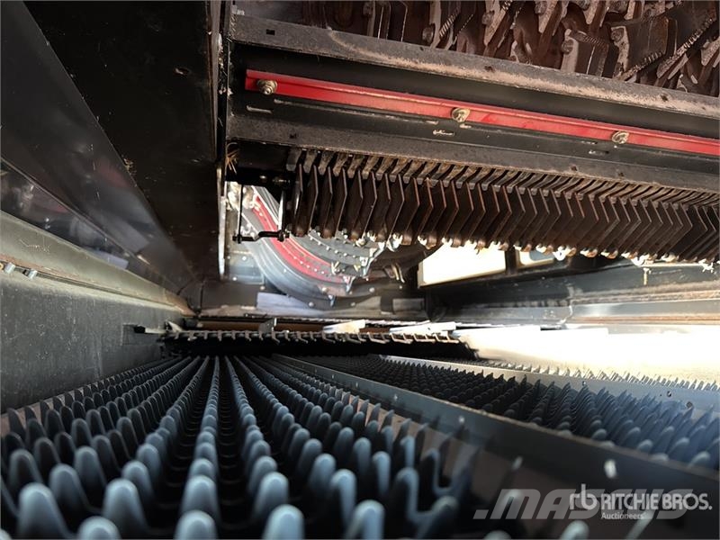 Case IH Axial Flow 8250 Harvest Command Combine Harvester Kombajni