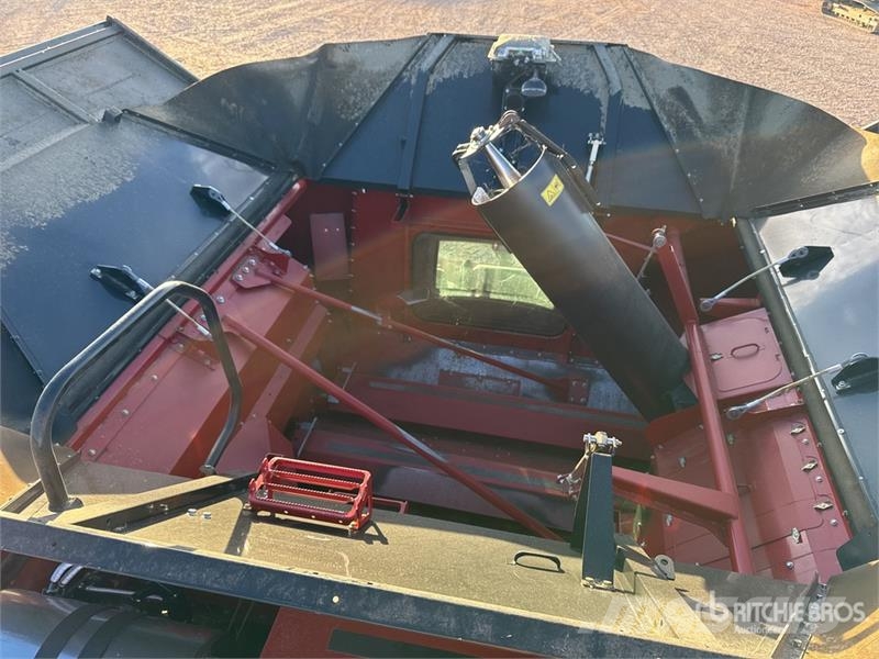 Case IH Axial Flow 8250 Harvest Command Combine Harvester Kombajni