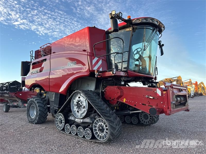 Case IH Axial Flow 8250 Harvest Command Combine Harvester Kombajni