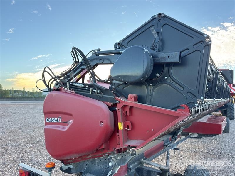 Case IH Axial Flow 8250 Harvest Command Combine Harvester Kombajni