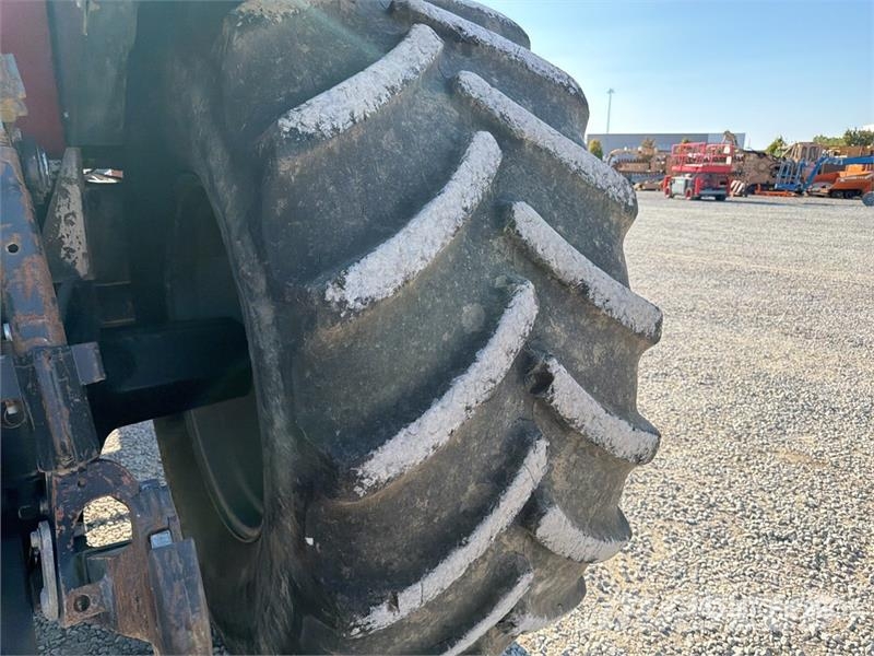 Case IH MX 2702 4WD Tractor (Inoperable) Trattori