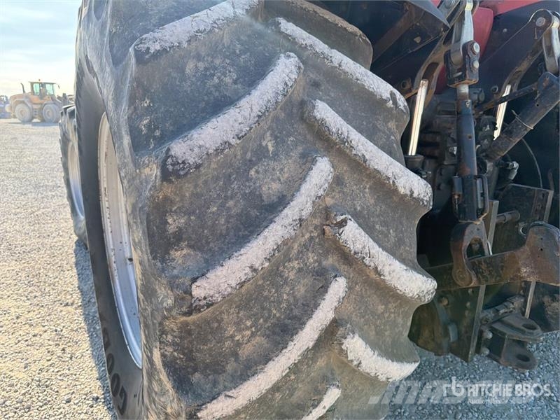 Case IH MX 2702 4WD Tractor (Inoperable) Trattori