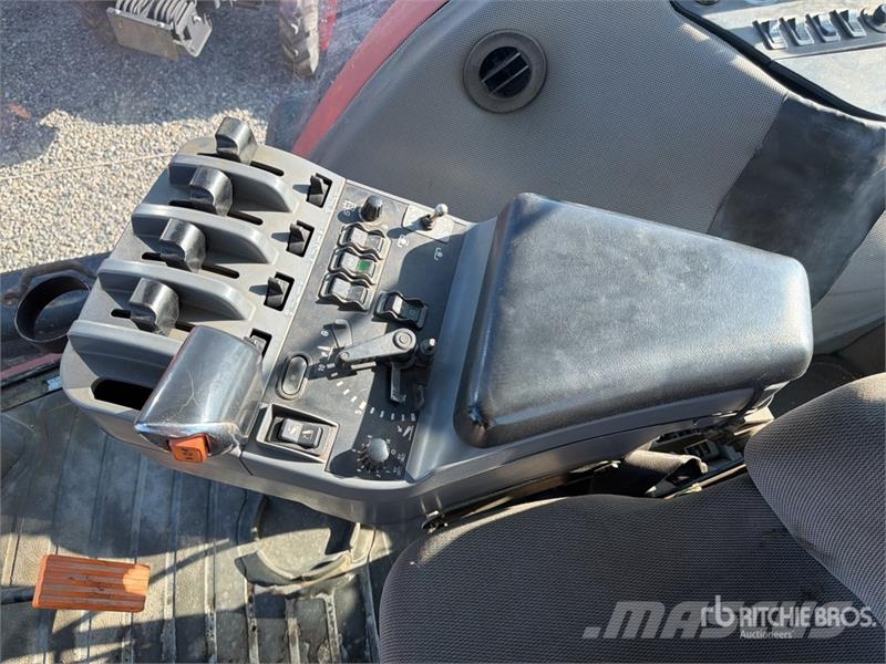 CASE MX 2702 4WD Tractor (Inoperable) Traktorok