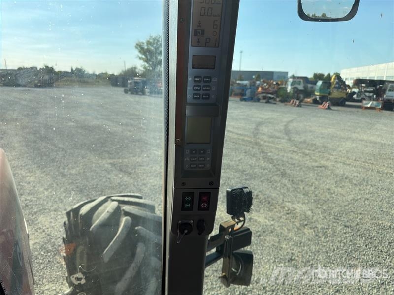 CASE MX 2702 4WD Tractor (Inoperable) Traktorok