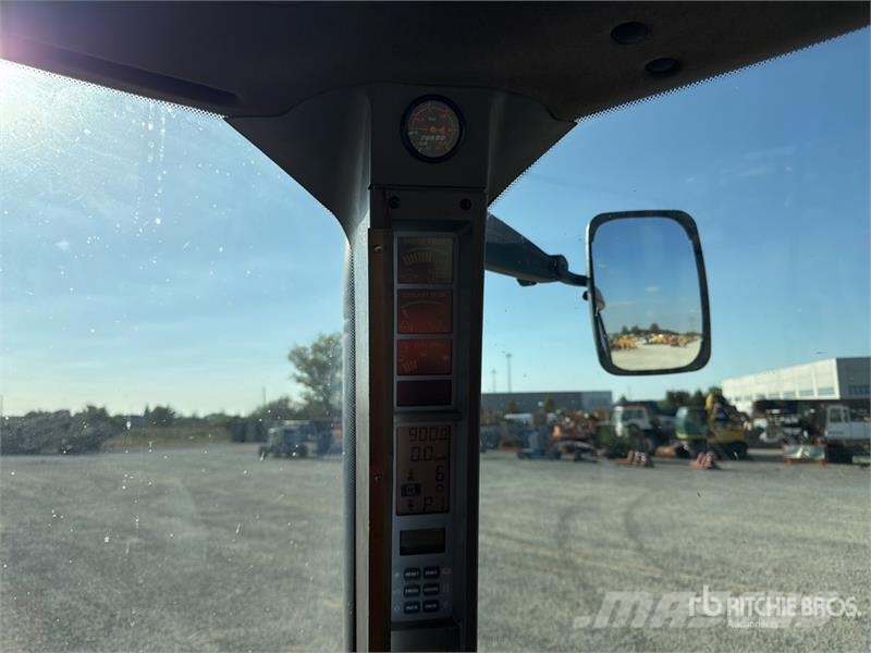 CASE MX 2702 4WD Tractor (Inoperable) Traktorok